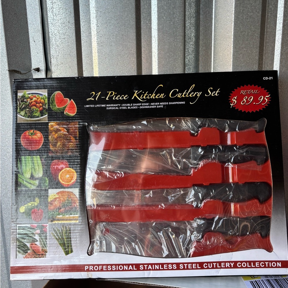 Professional Stainless Steel Cutlery Set - Red